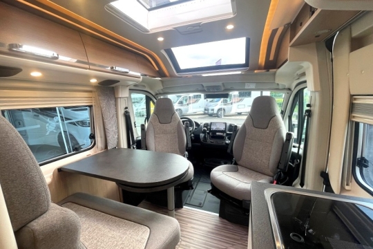 malibu-first-class-gt-sky-view-640-LE-RB-interior-lounge.jpg