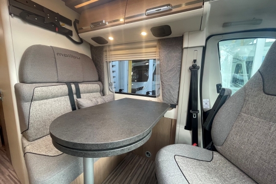 malibu-first-class-gt-sky-view-640-LE-RB-interior-living.jpg