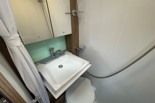 swift-select-122-interior-washroom.jpg