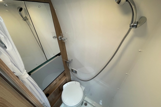 swift-select-122-interior-shower.jpg
