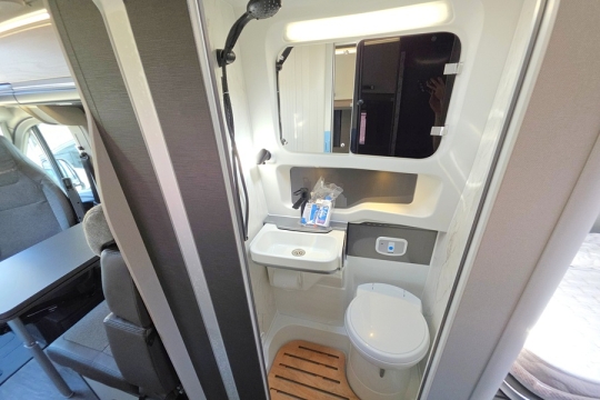Swift-Carrera-194-Interior-Bathroom.jpg