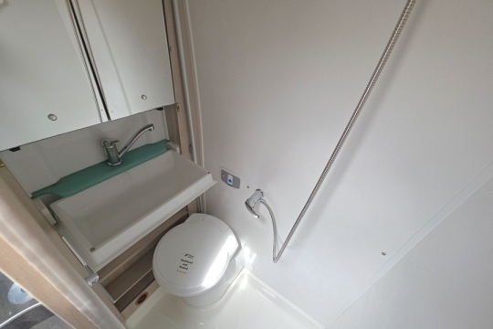 Benimar-Benivan-120-Interior-Bathroom.jpg