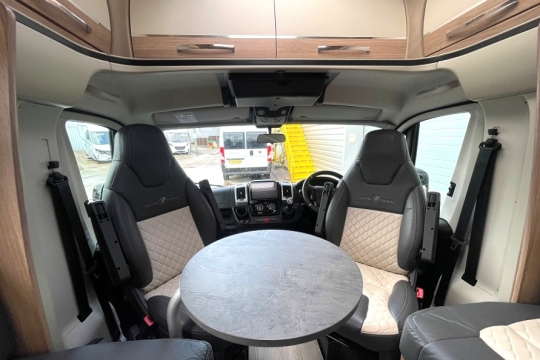 auto-trail-frontier-delaware-interior-cab.jpg