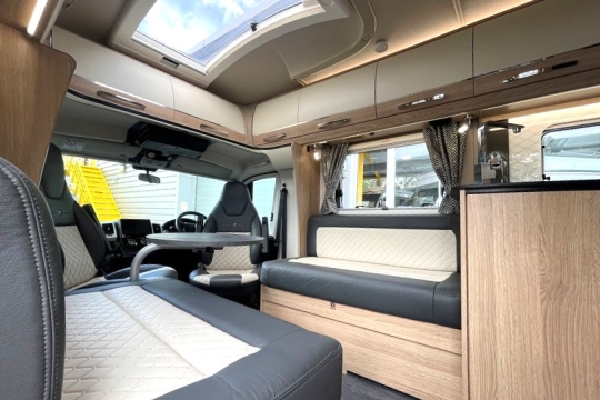 auto-trail-frontier-delaware-interior-looking-in.jpg