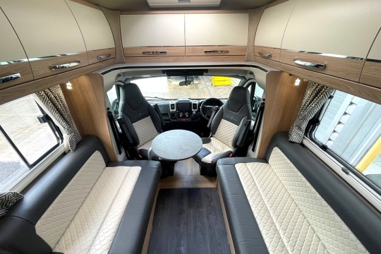 auto-trail-frontier-delaware-interior-lounge.jpg