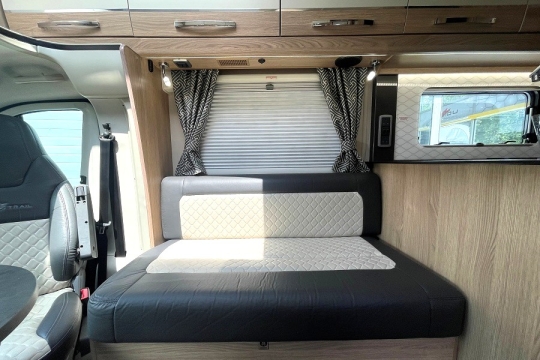 auto-trail-frontier-delaware-interior-lounge-seat.jpg