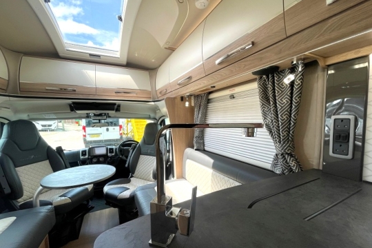 auto-trail-frontier-delaware-interior-through-view.jpg