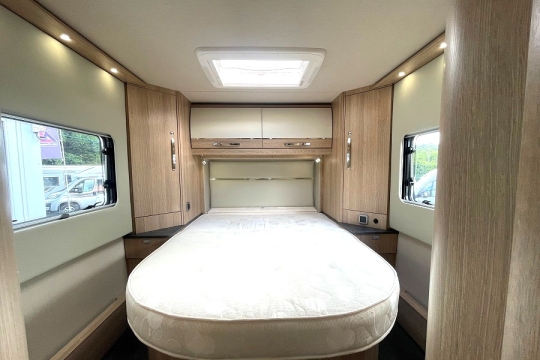 auto-trail-frontier-delaware-interior-bedroom.jpg