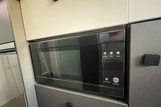 ace-1200-GLT-interior-microwave.jpg