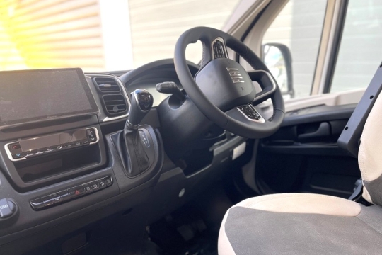 mclouis-fusion-373-interior-dash.jpg