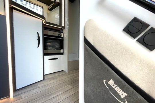 mclouis-fusion-373-interior-door-to-kitchen.jpg