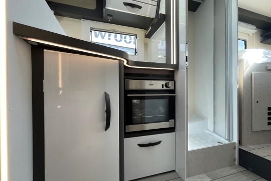 mclouis-fusion-373-interior-kitchen-low.jpg