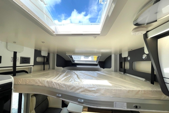 mclouis-fusion-373-interior-drop-down-bed.jpg