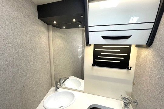 mclouis-fusion-373-interior-washroom-close.jpg