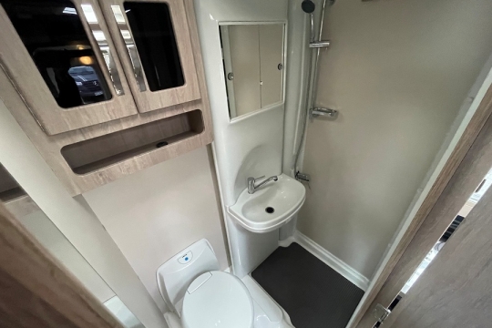 auto-sleepers-bourton-lp-interior-bathroom.jpg