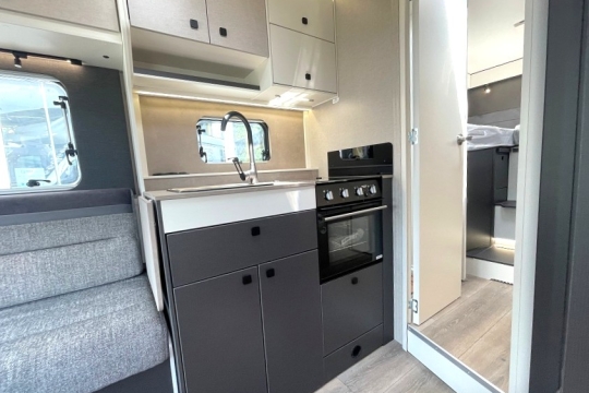 ace-1500-sl-interior-kitchen.jpg