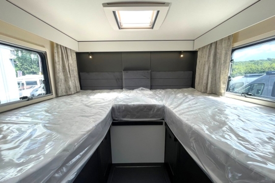 ace-1500-sl-interior-beds.jpg