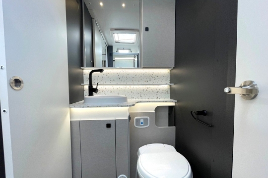 ace-1500-sl-interior-bathroom.jpg