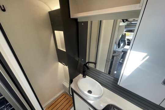 swift-voyager-505-interior-washroom.jpg