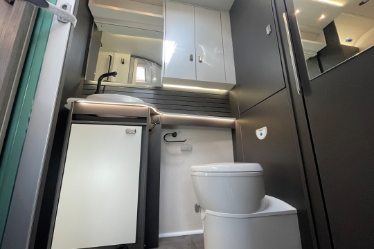 swift-voyager-505-interior-washroom-2.jpg