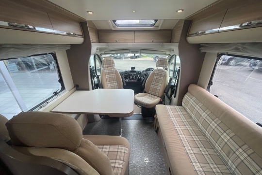 adria-matrix-590-sg-interior-lounge.jpg