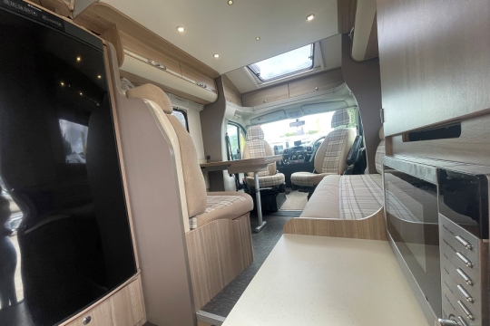 adria-matrix-590-sg-interior-to-front.jpg