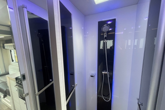 chausson-640-welcome-interior-shower.jpg