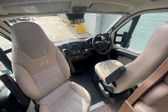 bailey-autograph-79-6-interior-cab.jpg