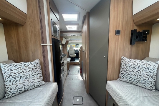 bailey-autograph-79-6-interior-to-front.jpg