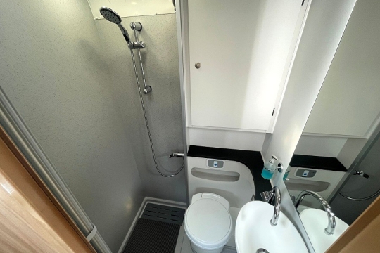 bailey-autograph-79-6-interior-washroom.jpg