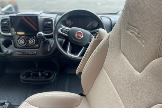 laika-ecovip-l3010-interior-dash.jpg