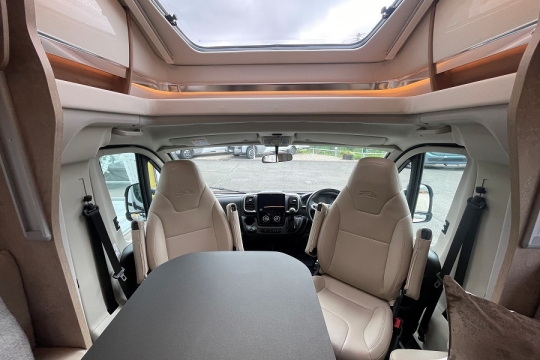 laika-ecovip-l3010-interior-cab.jpg