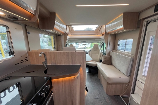 laika-ecovip-l3010-interior-to-front.jpg