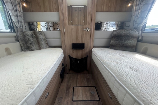 swift-bolero-714-sb-interior-beds.jpg