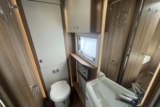 swift-bolero-714-sb-interior-washroom-2.jpg
