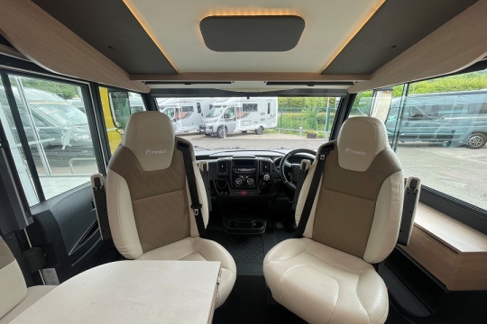 itineo-mb-740-interior-cab.jpg