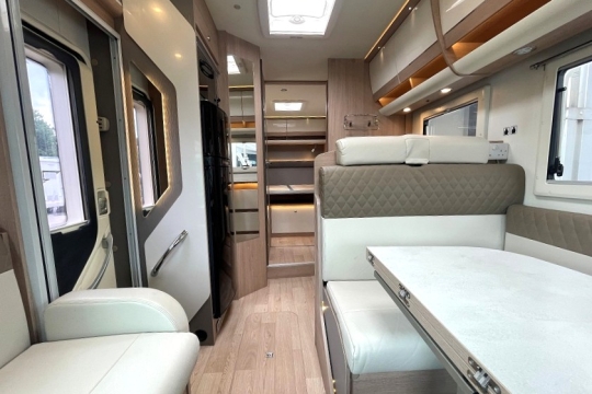 itineo-mb-740-interior-to-rear.jpg