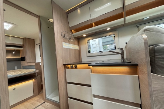 itineo-mb-740-interior-kitchen.jpg