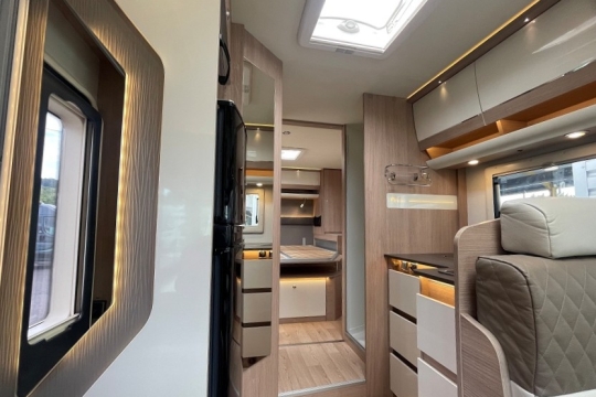 itineo-mb-740-interior-door-to-back.jpg