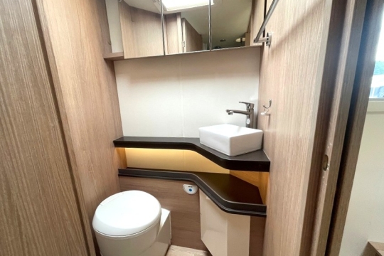itineo-mb-740-interior-washroom.jpg