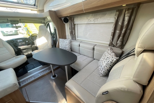 bailey-autograph-79-4T-interior-front-living-area.jpg