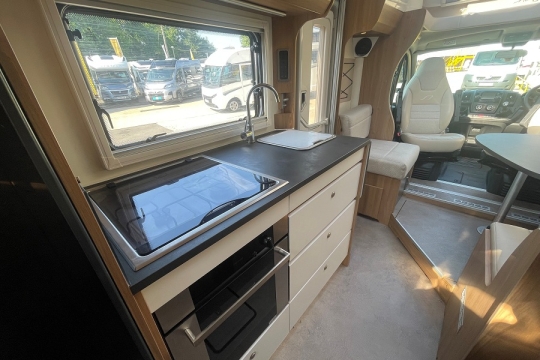 bailey-autograph-79-4T-interior-kitchen.jpg