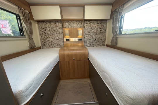 bailey-autograph-79-4T-interior-bedroom.jpg
