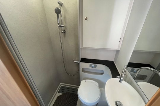 bailey-autograph-79-4T-interior-bathroom.jpg