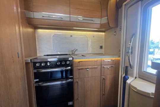Auto-trail-navajo-interior-kitchen-2.jpg