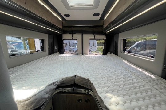swift-carrera-194-interior-bed.jpg