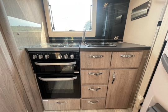 as-nuevo-interior-kitchen-front.jpg