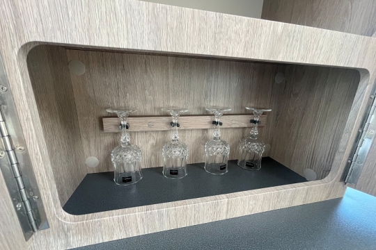 as-nuevo-interior-glass.jpg