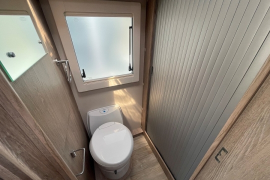 as-nuevo-interior-toilet.jpg