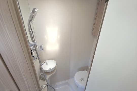 Elddis-Majestic-115-Interior-Bathroom.jpg